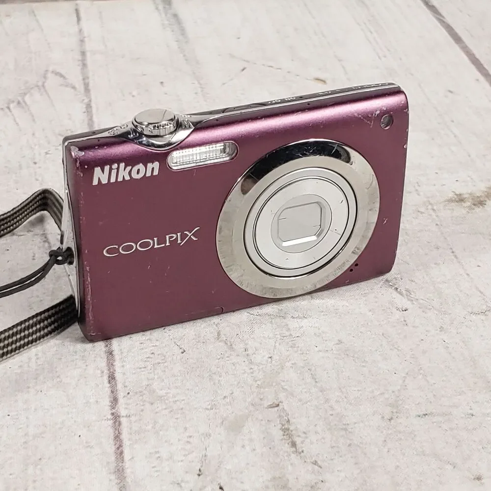 AS-IS Nikon Coolpix S3000 Digital Camera Purple - LENS ERROR For Parts
